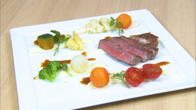 牛肉のステーキ レモンステーキソース 可愛い野菜と共に Kutvテレビ高知